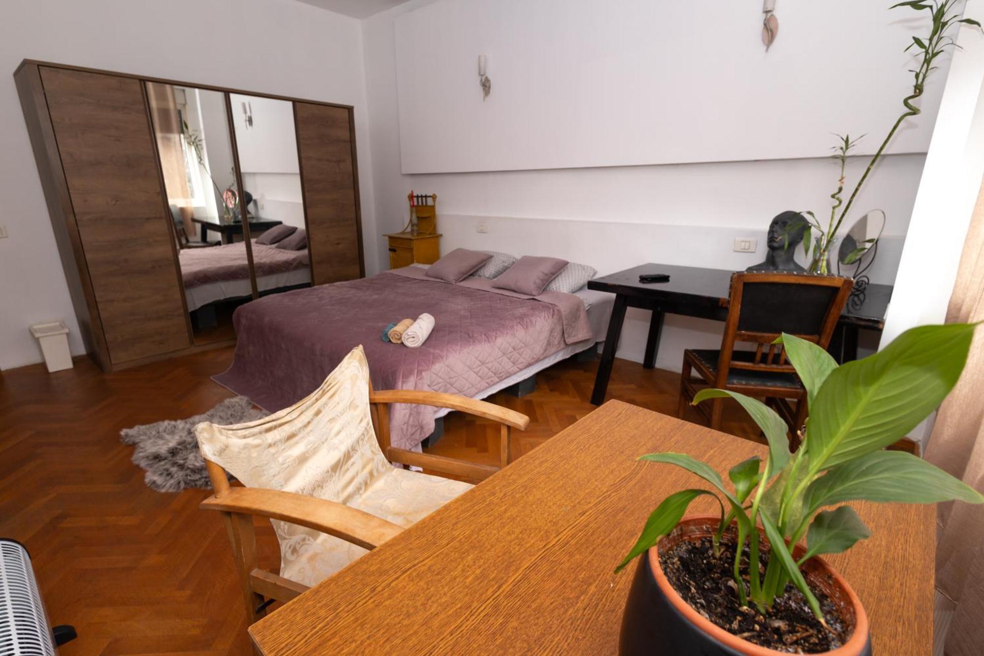 Shared Retro Vintage Luxury Apartment Boekarest Buitenkant foto