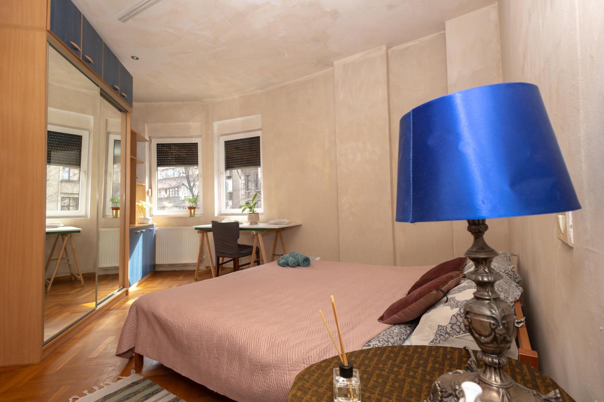 Shared Retro Vintage Luxury Apartment Boekarest Buitenkant foto